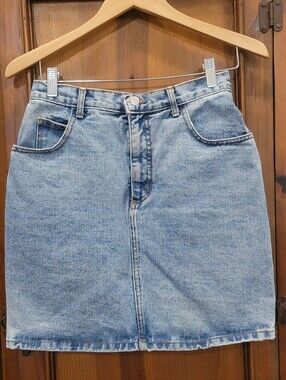 Vintage GUESS JEANS -  Denim Mini Skirt , washed blue Denim. Size 30